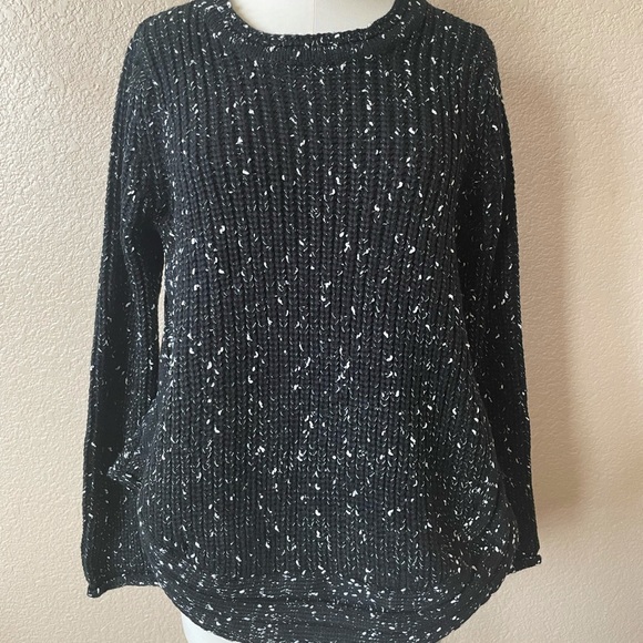 Black & White Popcorn Sweater - Picture 2 of 5